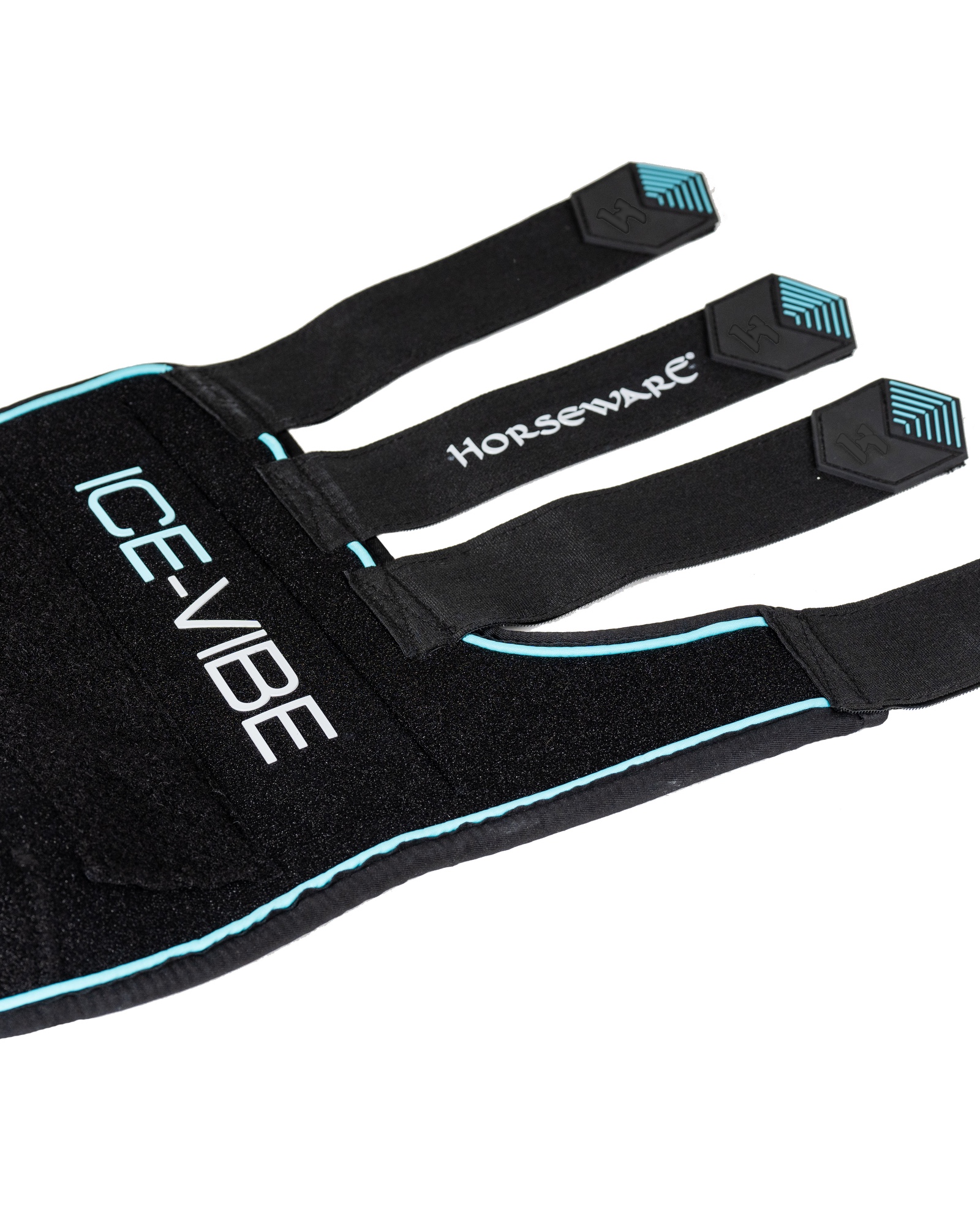 Ice-Vibe Boot 2.0 cooling gaiters in black/aqua
