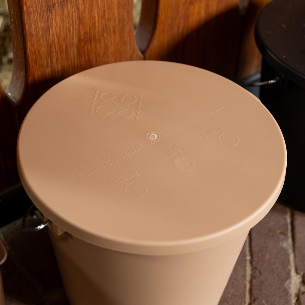 Bucket with lid