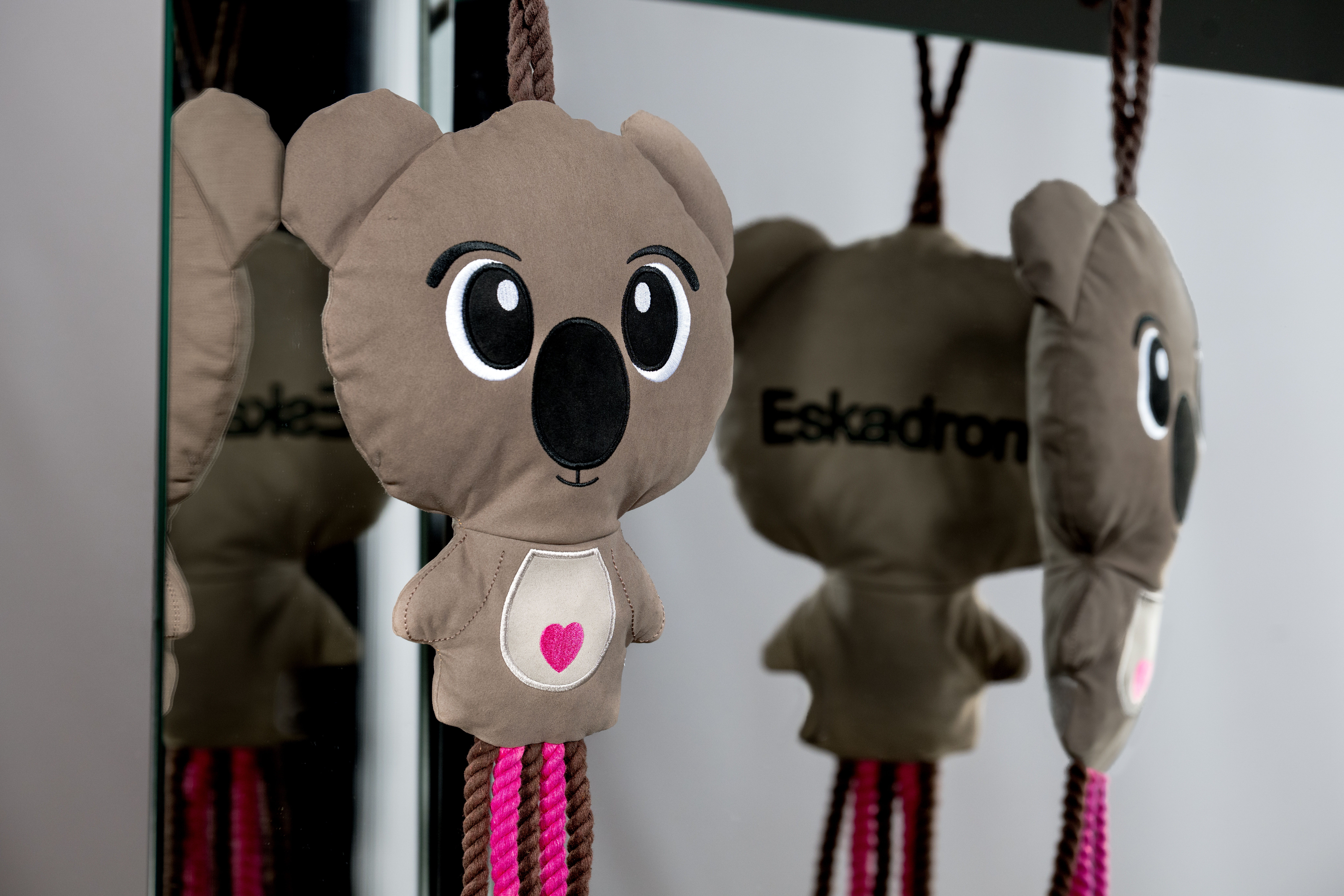 Pferdespielzeug Dynamic Koala in powdertaupe