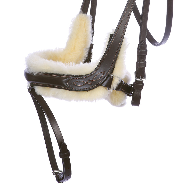 Snaffle "Ivy lambskin" close-comb.